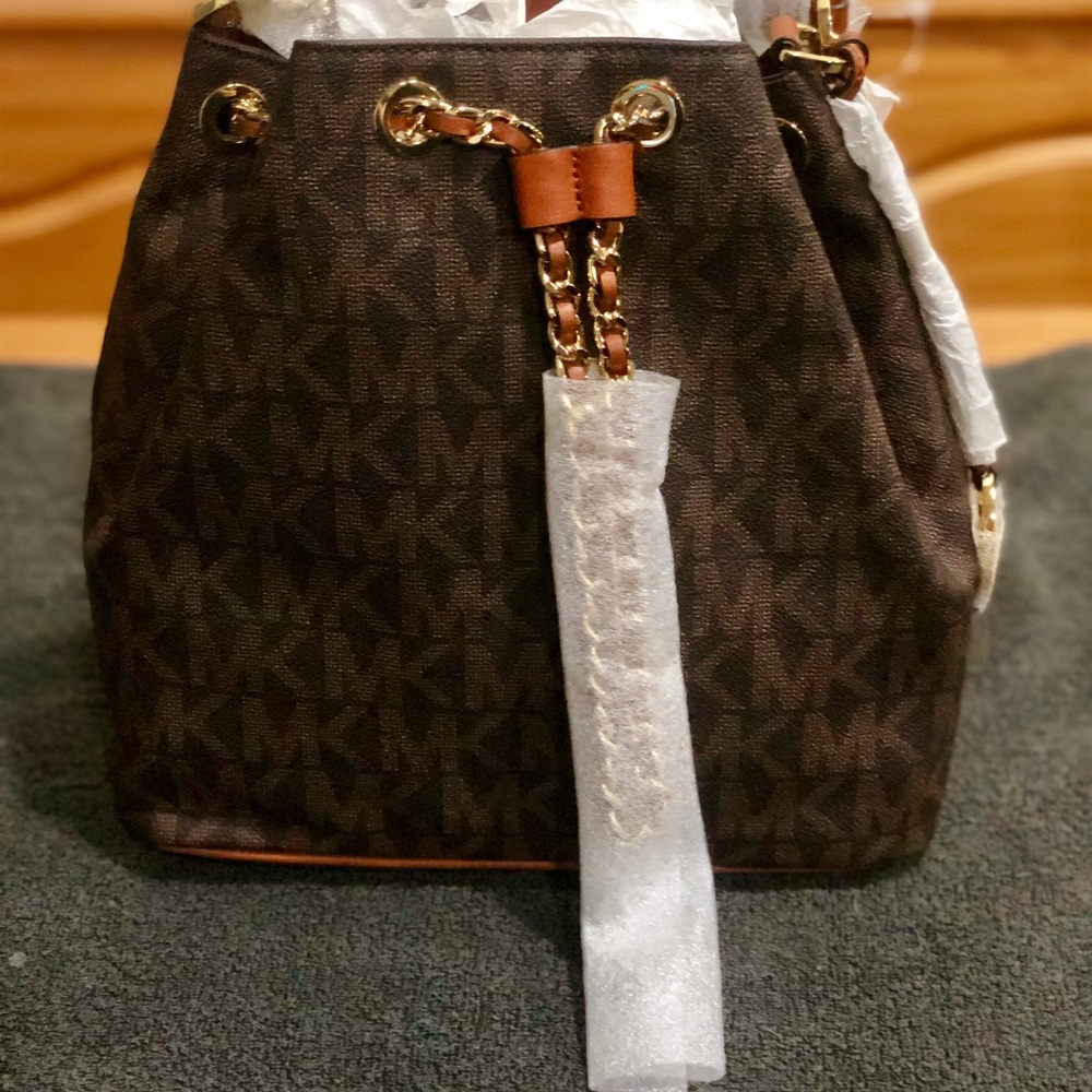 Michael Kors “Frankie” shoulder bag